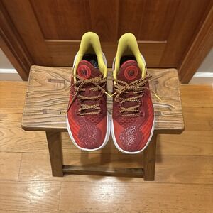 Curry 11 Red/rouge Size 9.5